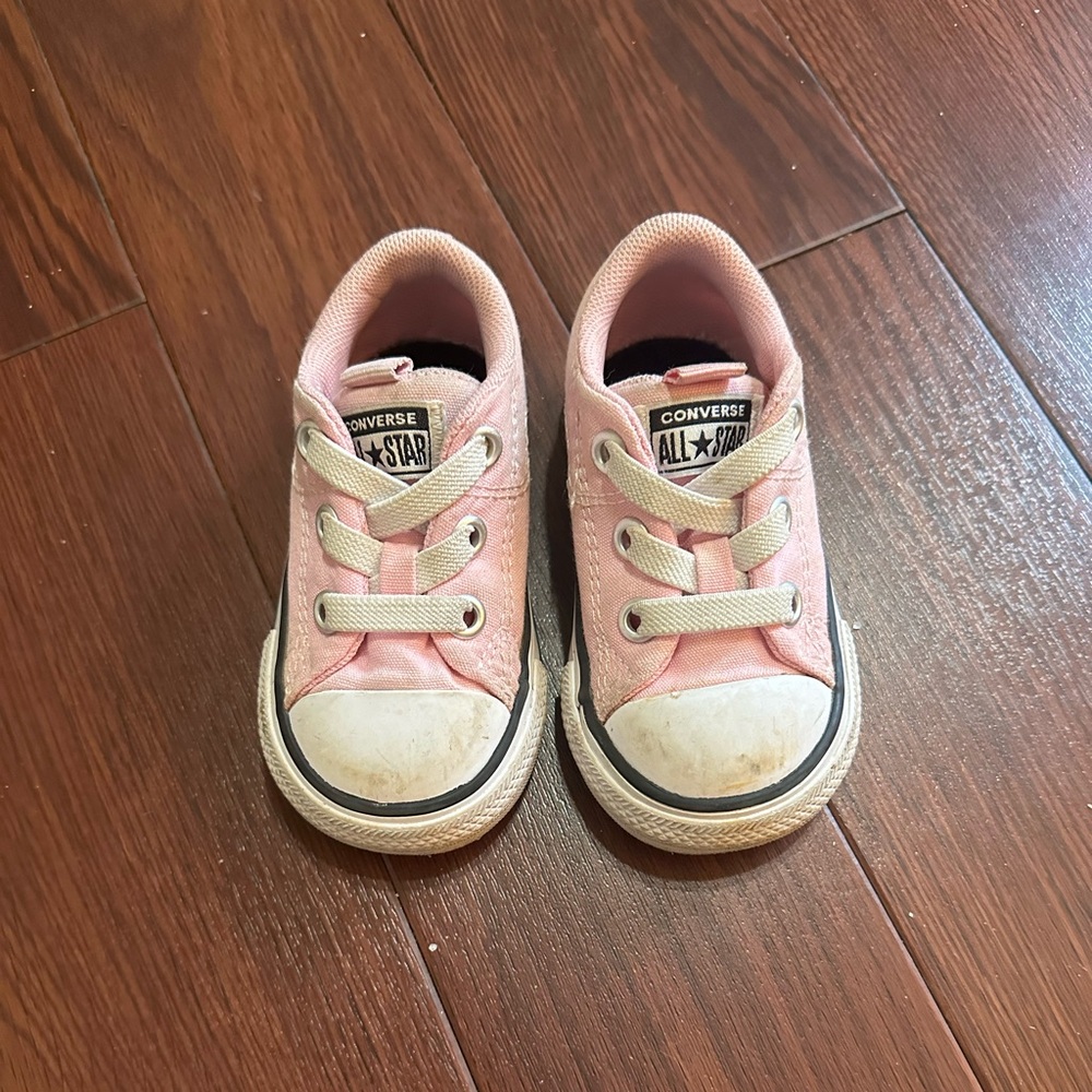Toddler girl converse size 4 pink